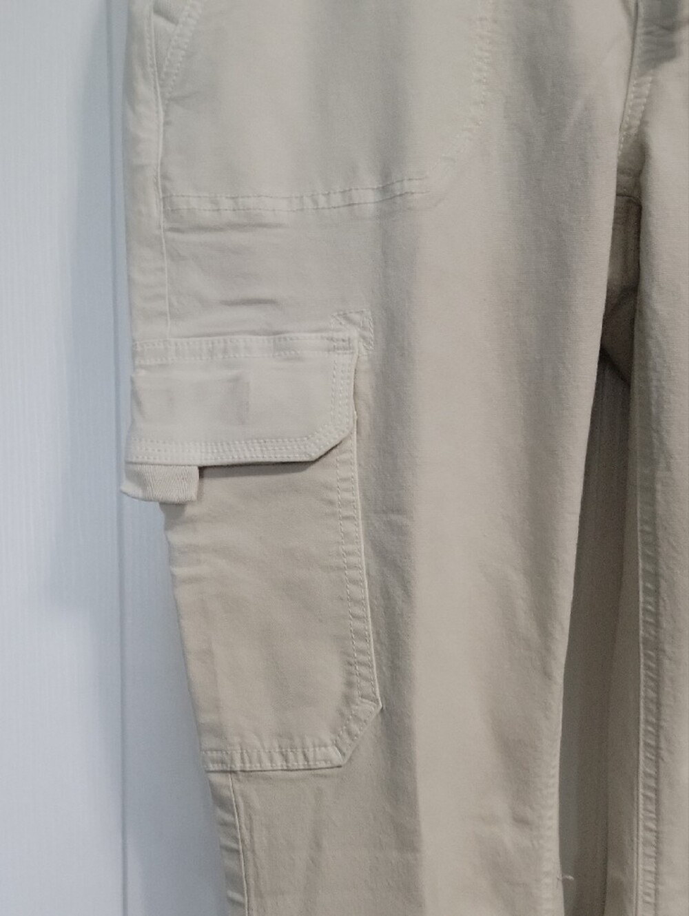 American Eagle Outfitters Cream Cargo Flare Pants - Picture 2 of 5